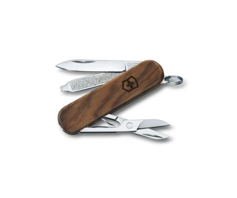 Victorinox Classic SD lommekniv i valnød med udfoldet kniv, saks og neglefil
