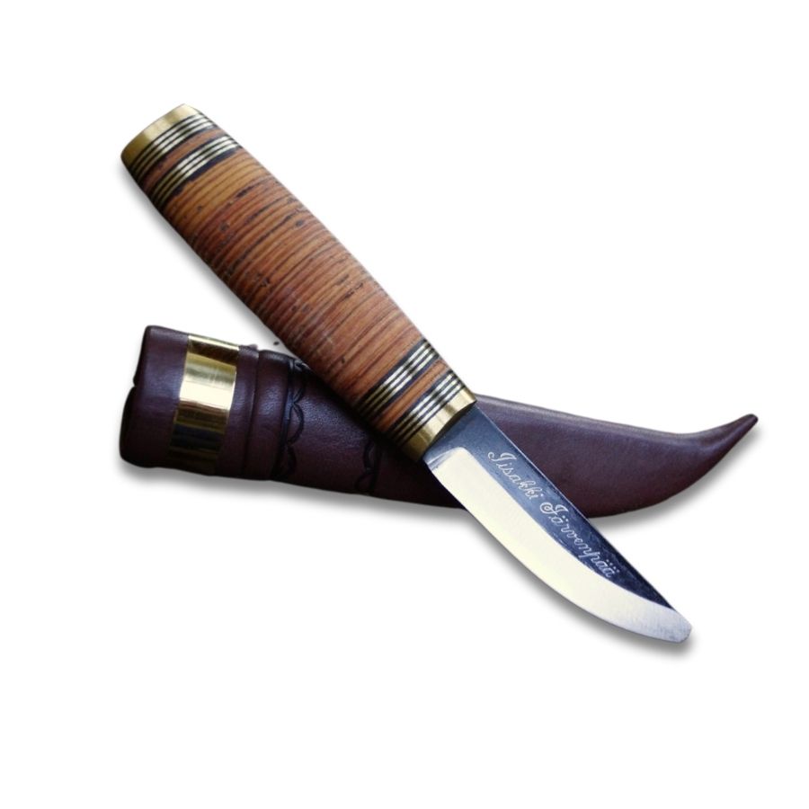 Iisakki Järvenpää Aito-kniv med traditionelt træskaft og skarp stålklinge.